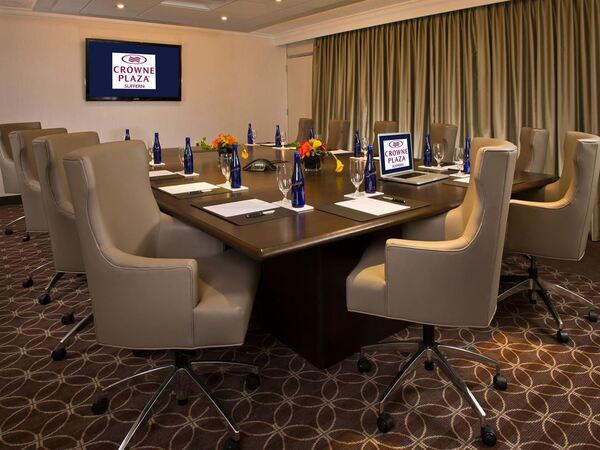 Crowne Plaza Suffern-Mahwah