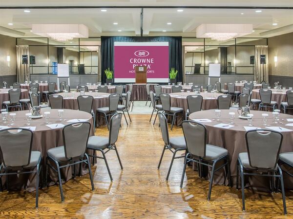 Crowne Plaza Suffern-Mahwah