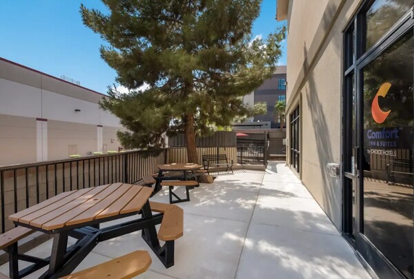 Comfort Inn & Suites Las Vegas - Nellis