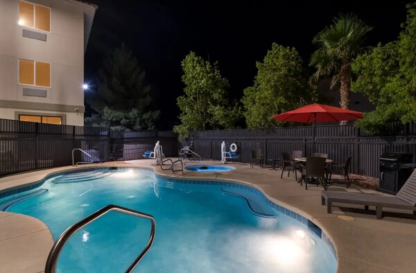 Comfort Inn & Suites Las Vegas - Nellis