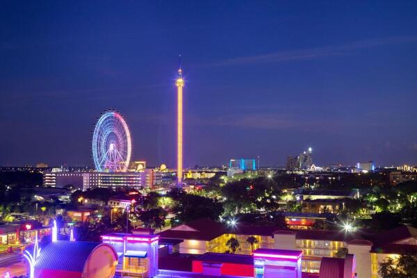 The Point Hotel and Suites