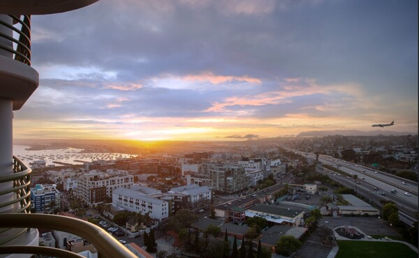 Courtyard San Diego Downtown Little Italy