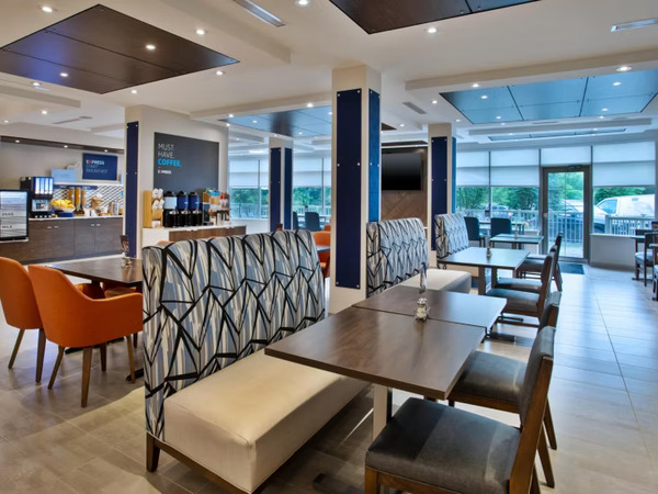 Holiday Inn Express & Suites Kingston