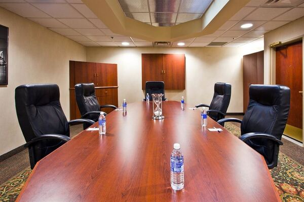 Holiday Inn Express & Suites Waterford