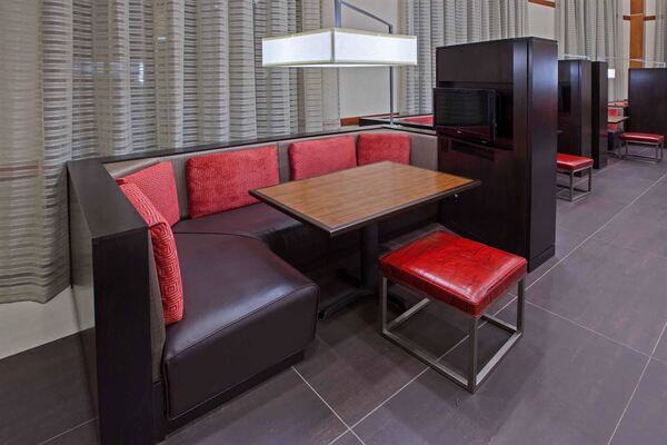 Holiday Inn Express & Suites