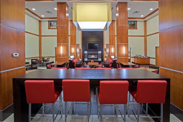 Holiday Inn Express & Suites