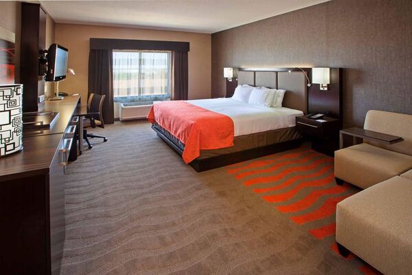 Holiday Inn Express & Suites