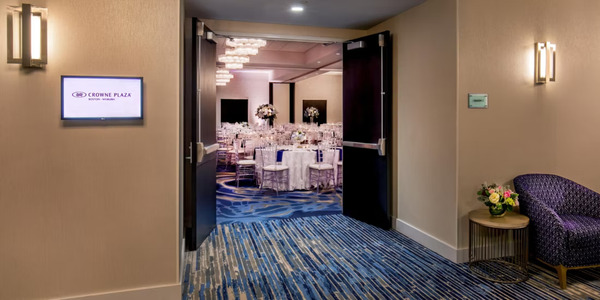 Crowne Plaza Boston - Woburn