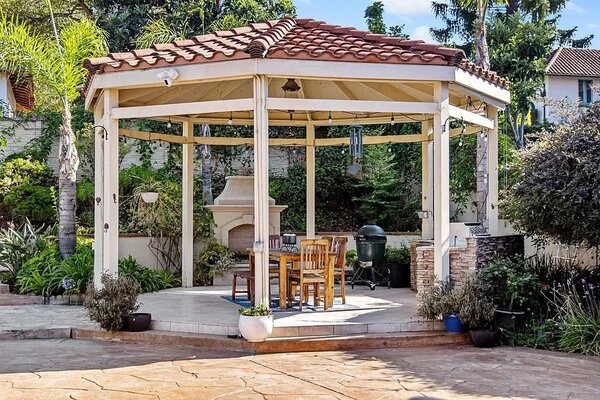 Gold Meets Golden Vineyard & Estate