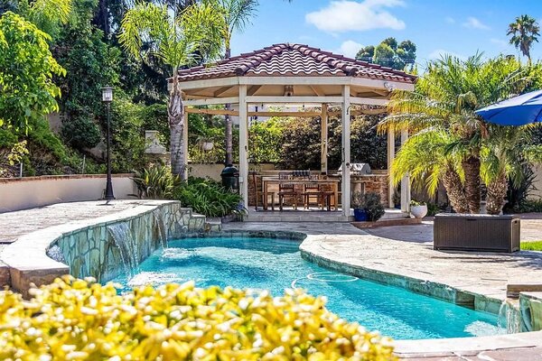 Gold Meets Golden Vineyard & Estate