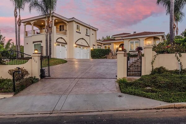 Gold Meets Golden Vineyard & Estate