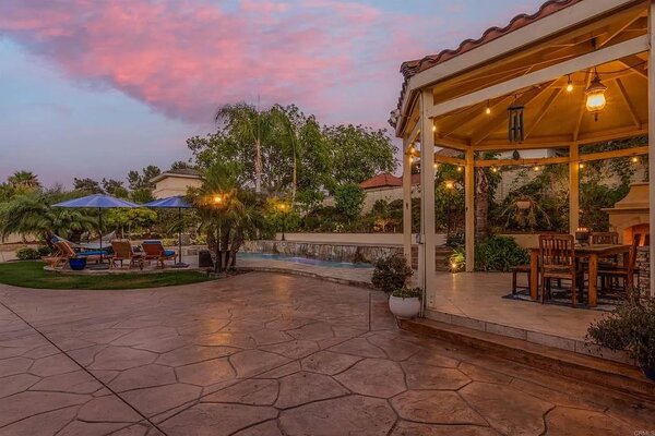 Gold Meets Golden Vineyard & Estate