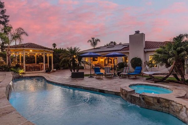 Gold Meets Golden Vineyard & Estate