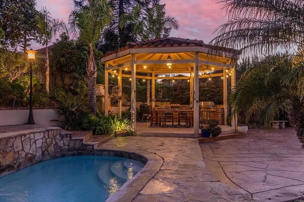 Gold Meets Golden Vineyard & Estate