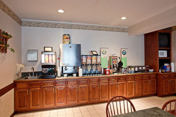 Country Inn & Suites By Radisson, Elk River, MN