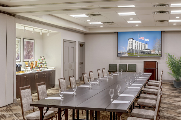 DoubleTree by Hilton Boston Logan Airport Chelsea