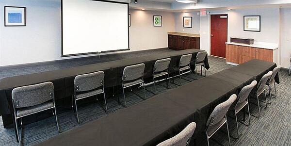 Holiday Inn Express & Suites Cincinnati SE Newport