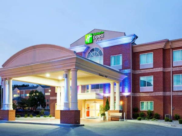 Holiday Inn Express & Suites Cincinnati SE Newport