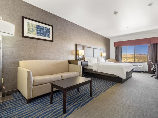 Holiday Inn Express & Suites Barstow-Outlet Center