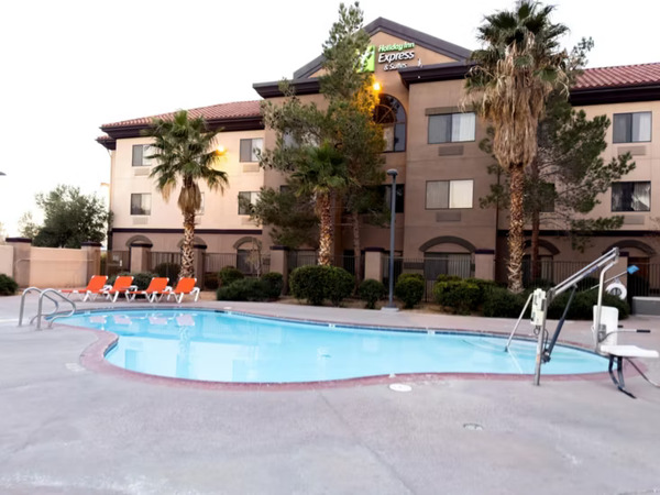 Holiday Inn Express & Suites Barstow-Outlet Center