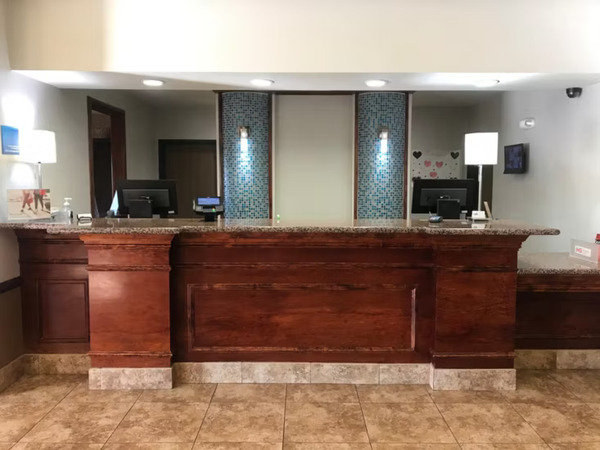 Holiday Inn Express & Suites Barstow-Outlet Center