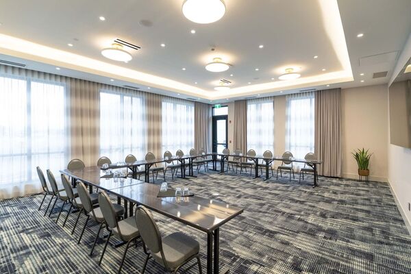 Sandman Signature Winnipeg Airport Hotel & Suites