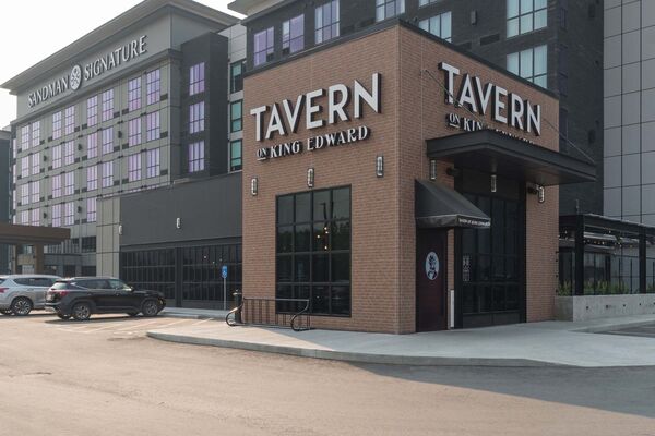 Sandman Signature Winnipeg Airport Hotel & Suites