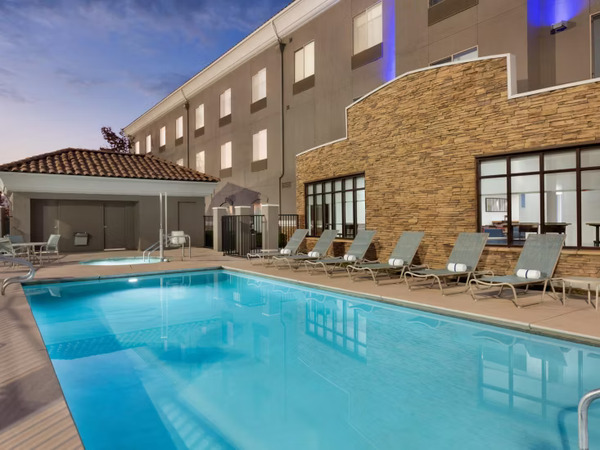 Holiday Inn Express & Suites Merced - Yosemite Natl Pk Area