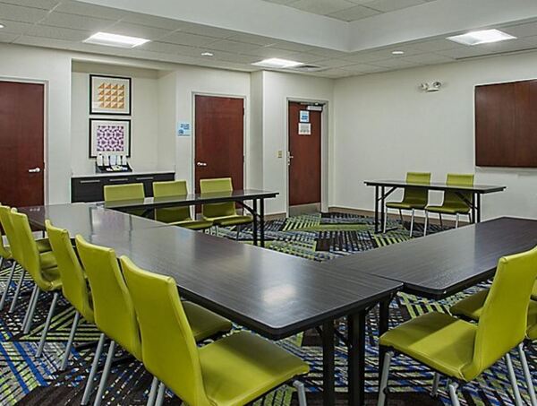 Holiday Inn Express & Suites Lebanon