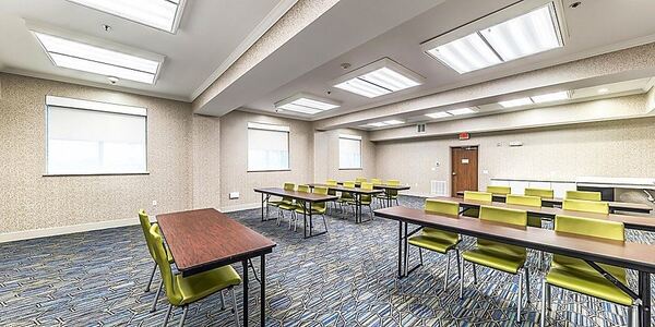 Holiday Inn Express & Suites Fort Worth I-35 Western Center