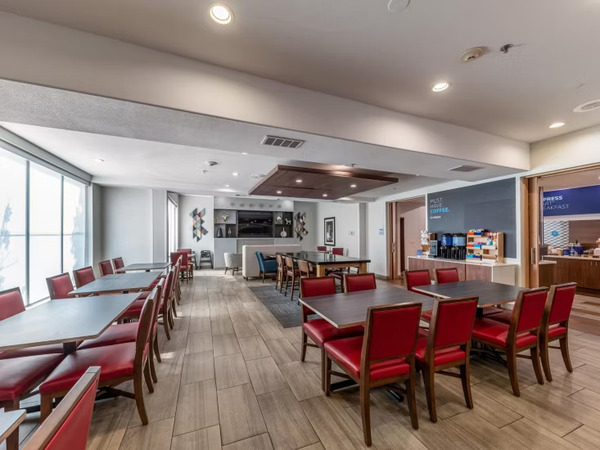 Holiday Inn Express & Suites Fort Worth I-35 Western Center