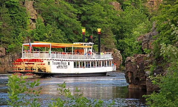 Taylors Falls Paddle Boat Weddings