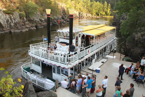 Taylors Falls Paddle Boat Weddings