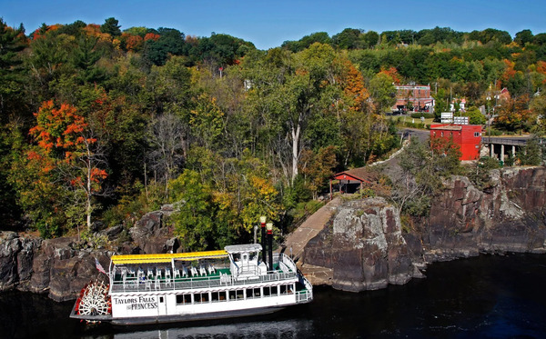 Taylors Falls Paddle Boat Weddings