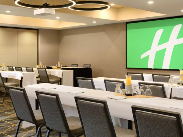 Holiday Inn Hotel & Suites Oakland - Airport