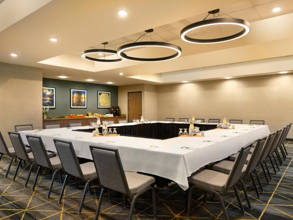 Holiday Inn Hotel & Suites Oakland - Airport