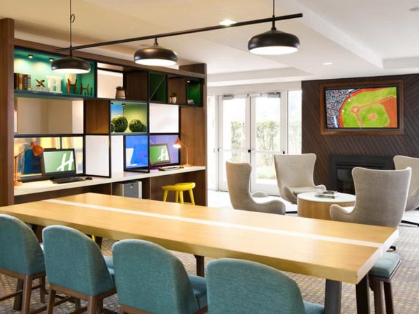 Holiday Inn Hotel & Suites Oakland - Airport