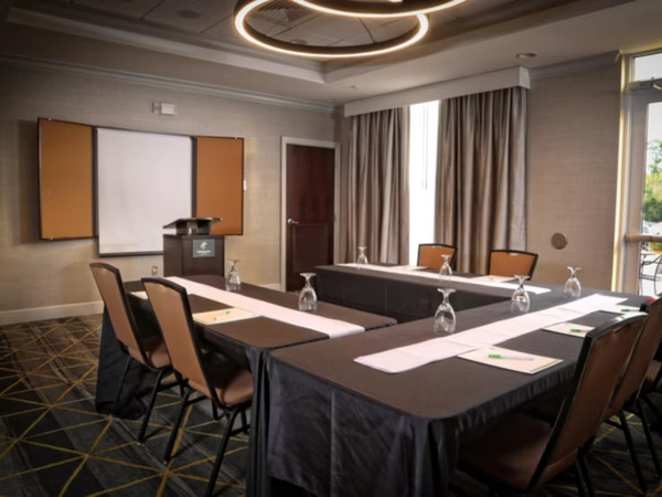 Holiday Inn Statesboro-University Area