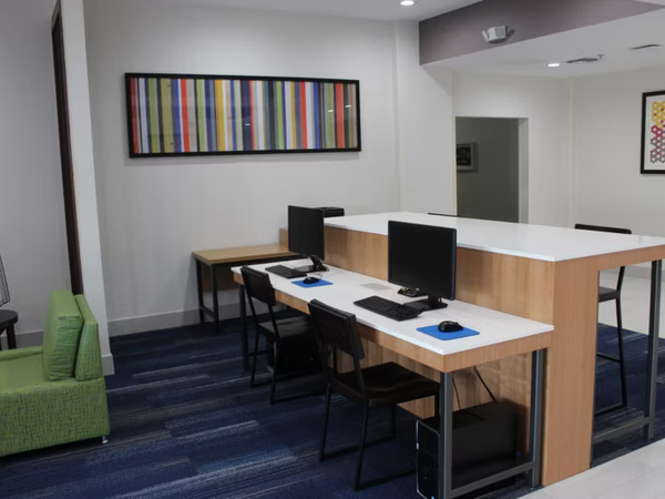 Holiday Inn Express Hotel & Suites Mansfield