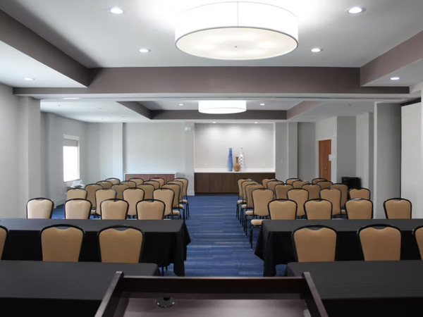 Holiday Inn Express Hotel & Suites Mansfield