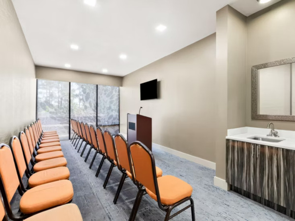 Holiday Inn Express Atlanta Galleria Ballpark Area