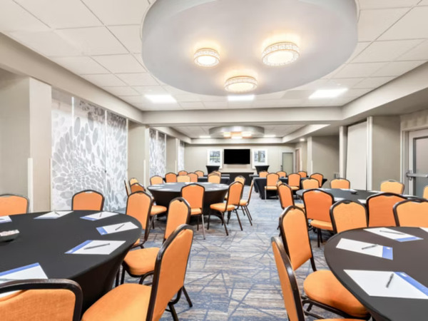 Holiday Inn Express Atlanta Galleria Ballpark Area