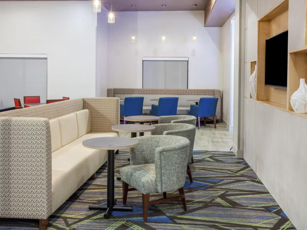 Holiday Inn Express & Suites Texarkana