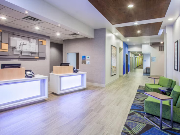 Holiday Inn Express & Suites Texarkana