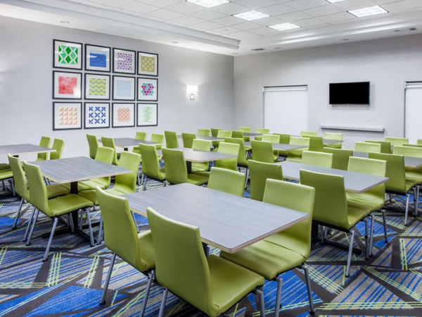 Holiday Inn Express & Suites Texarkana