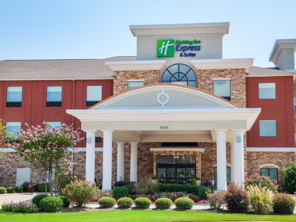Holiday Inn Express & Suites Texarkana