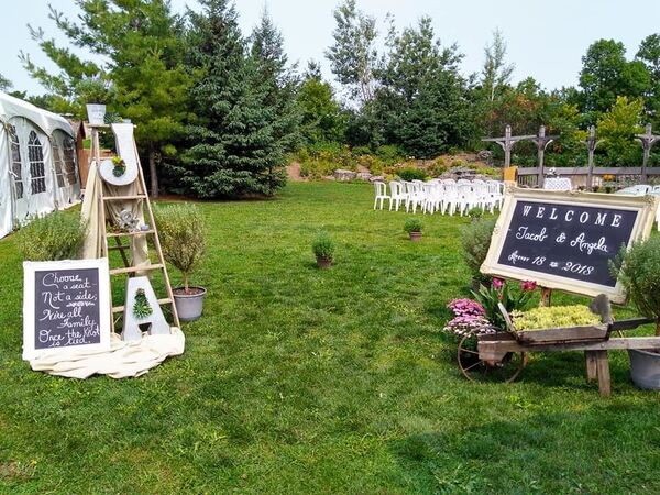 Stone Tree Golf, Fitness, Dining, Banquets