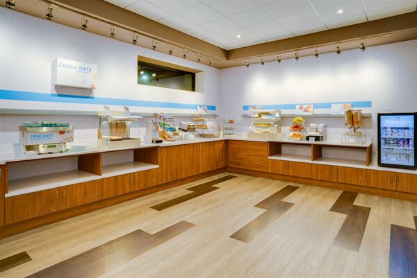 Holiday Inn Express & Suites Fort Washington