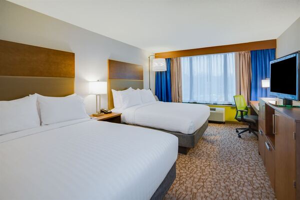 Holiday Inn Express & Suites Fort Washington