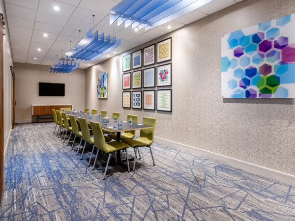 Holiday Inn Express & Suites Fort Washington